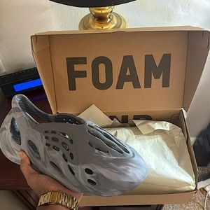 Yezzy Foam RNR size 11